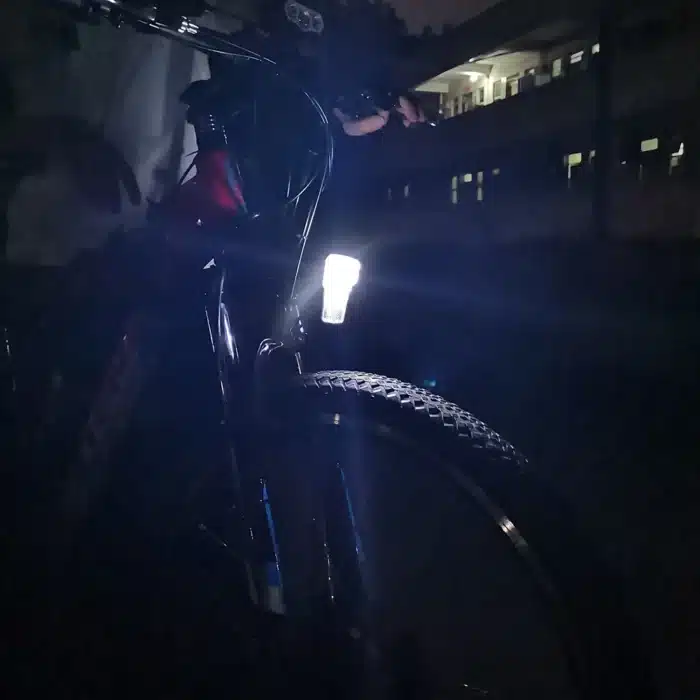 Eclairage velo fourche avant 6